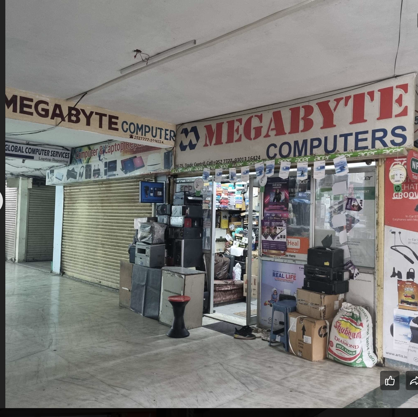 Megabyte Computers exterior view at Trade Centre